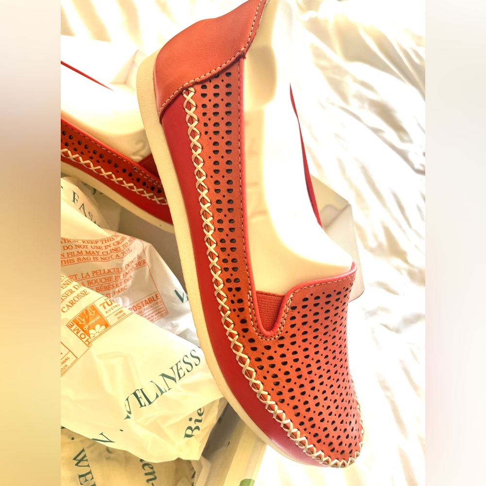 Loafers Flats Bright Coral Leather Earth Origins NEW in BOX size 9.5  eur 41.5